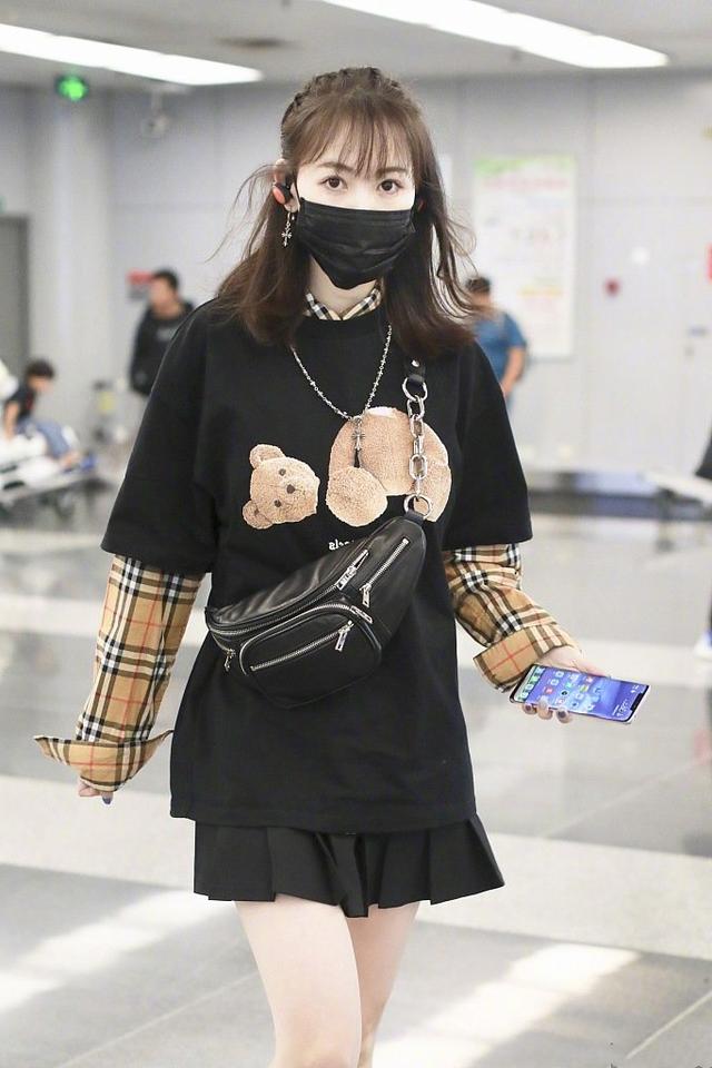 短裙|马蓉过得不错，三十多岁还把自己当少女，穿短裙不像当妈的人