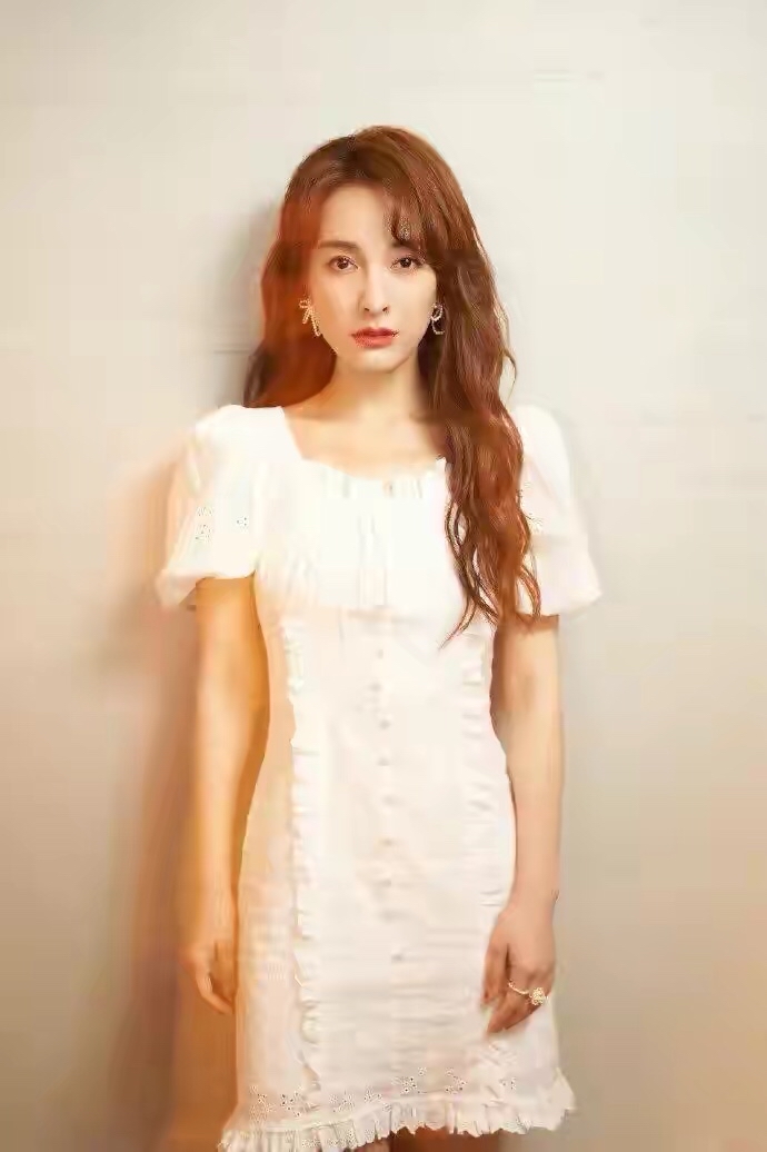 成功|吴昕终于有自己风格，成功带火了“成熟少女风”，可甜可盐美出圈