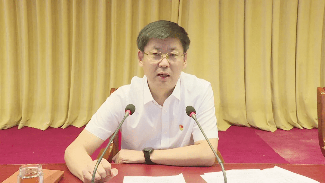 社旗县委书记张荣印主持召开县委常委会扩大会议