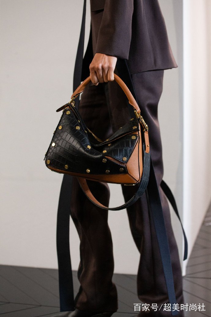 Loewe|LOEWE与迪士尼联名？奇葩帽引热议，是“小飞象”还是“米老鼠”