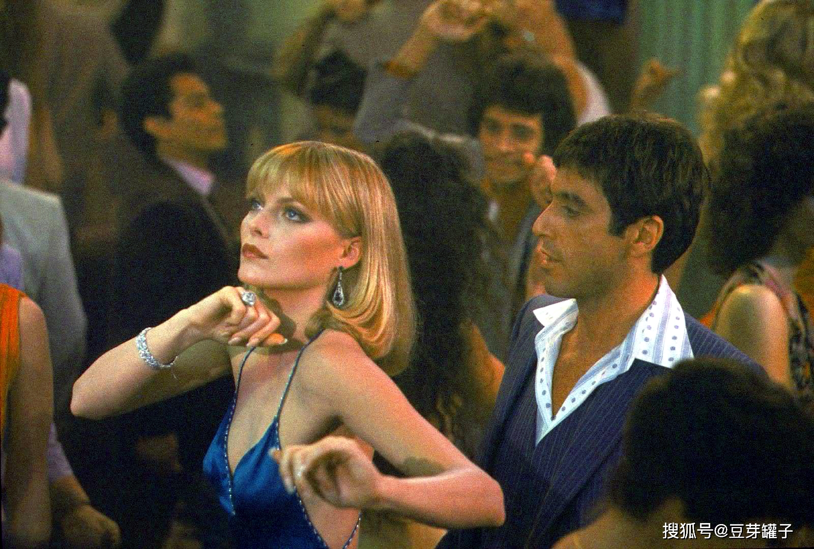 法兰克|《疤面煞星》：一部向经典致敬、经典地演绎经典的精彩黑帮片！