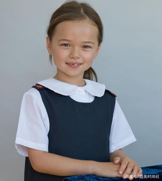 克洛伊|邓文迪大女儿发胖不自控，从小混迹名媛圈，和众明星合照站C位