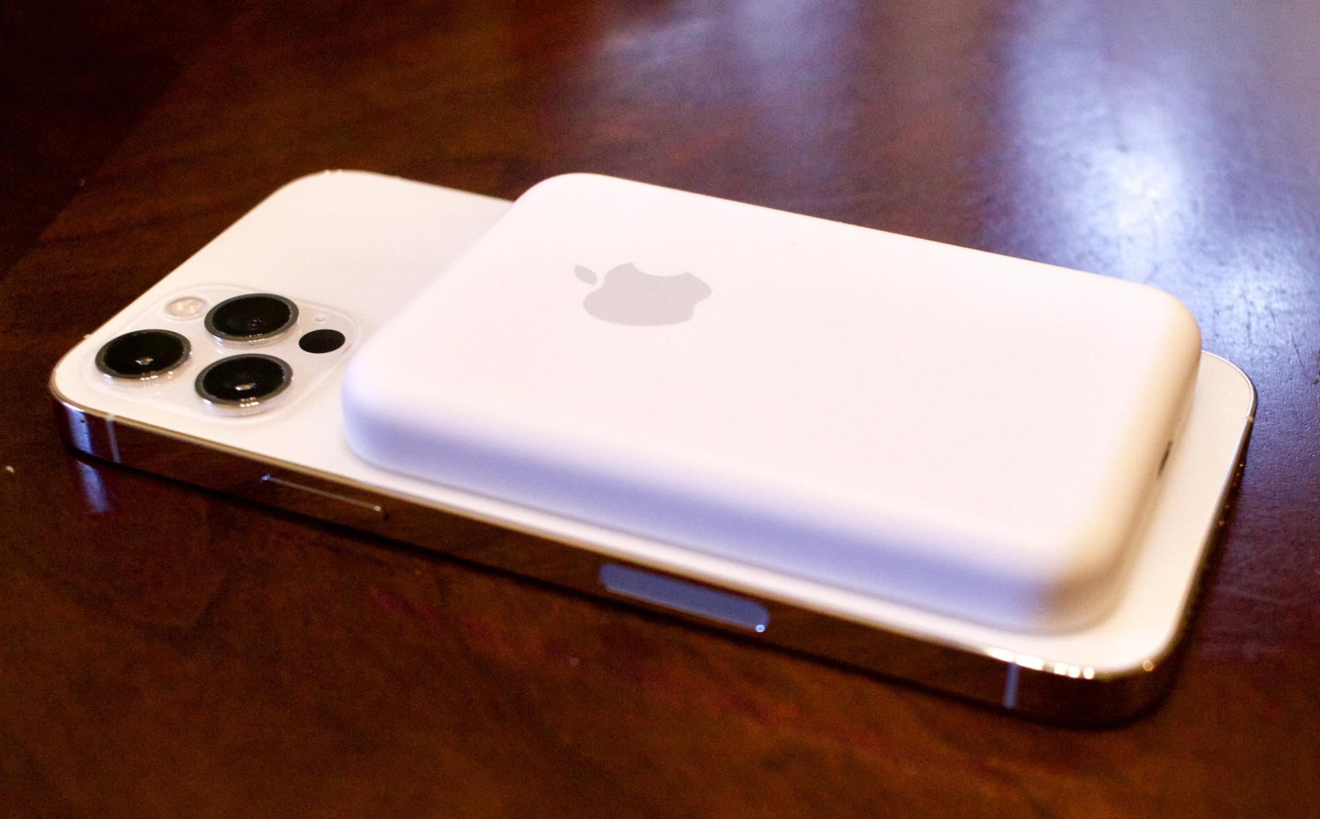 电池|苹果MagSafe外接电池实拍图：厚，但能充AirPods