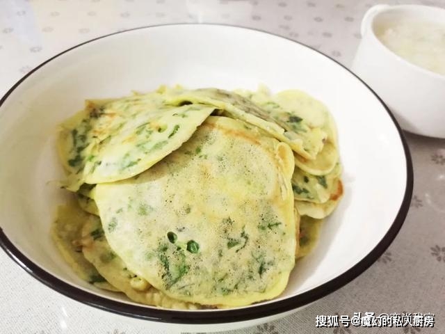 蔬菜|不用揉面和发面的蔬菜鸡蛋饼，早餐花10多分钟就做一大盘