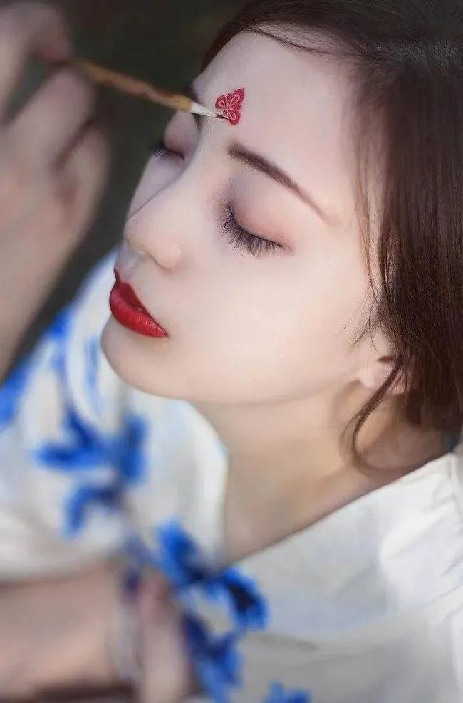 梅花清|杨幂终于穿上高定？而我只关心她脸上的这一点...