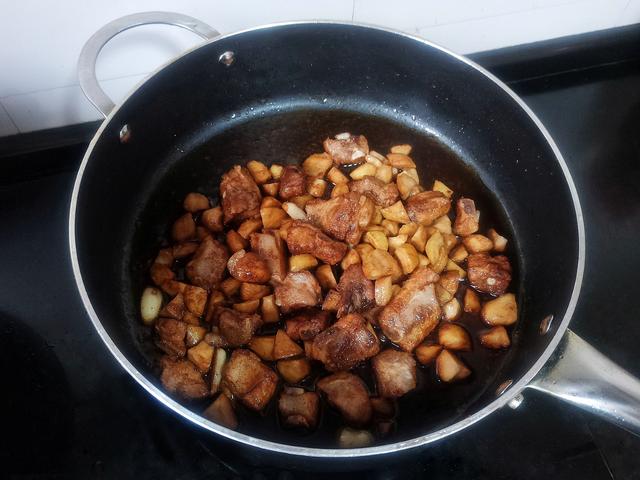 电饭煲|适合上班族的早餐，饭菜一锅出，鲜香诱人，来上一碗，暖身又抗饿