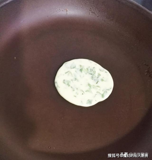 蔬菜|不用揉面和发面的蔬菜鸡蛋饼，早餐花10多分钟就做一大盘