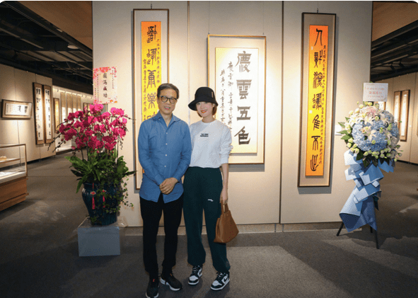 白衣|孙俪开兰博基尼出街，白衣墨镜气质出众，豪车引人注目