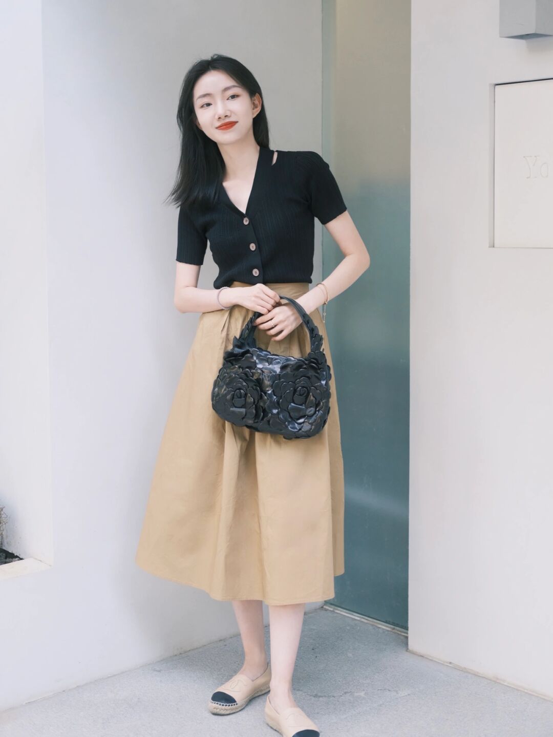 女神|夏季,如何穿出气质女神范,针织衫搭配半身裙简约高级,清爽干练