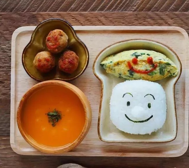 饭团子|日本一妈妈给孩子准备的早餐走红朋友圈,网友:吃得是“仪式感”