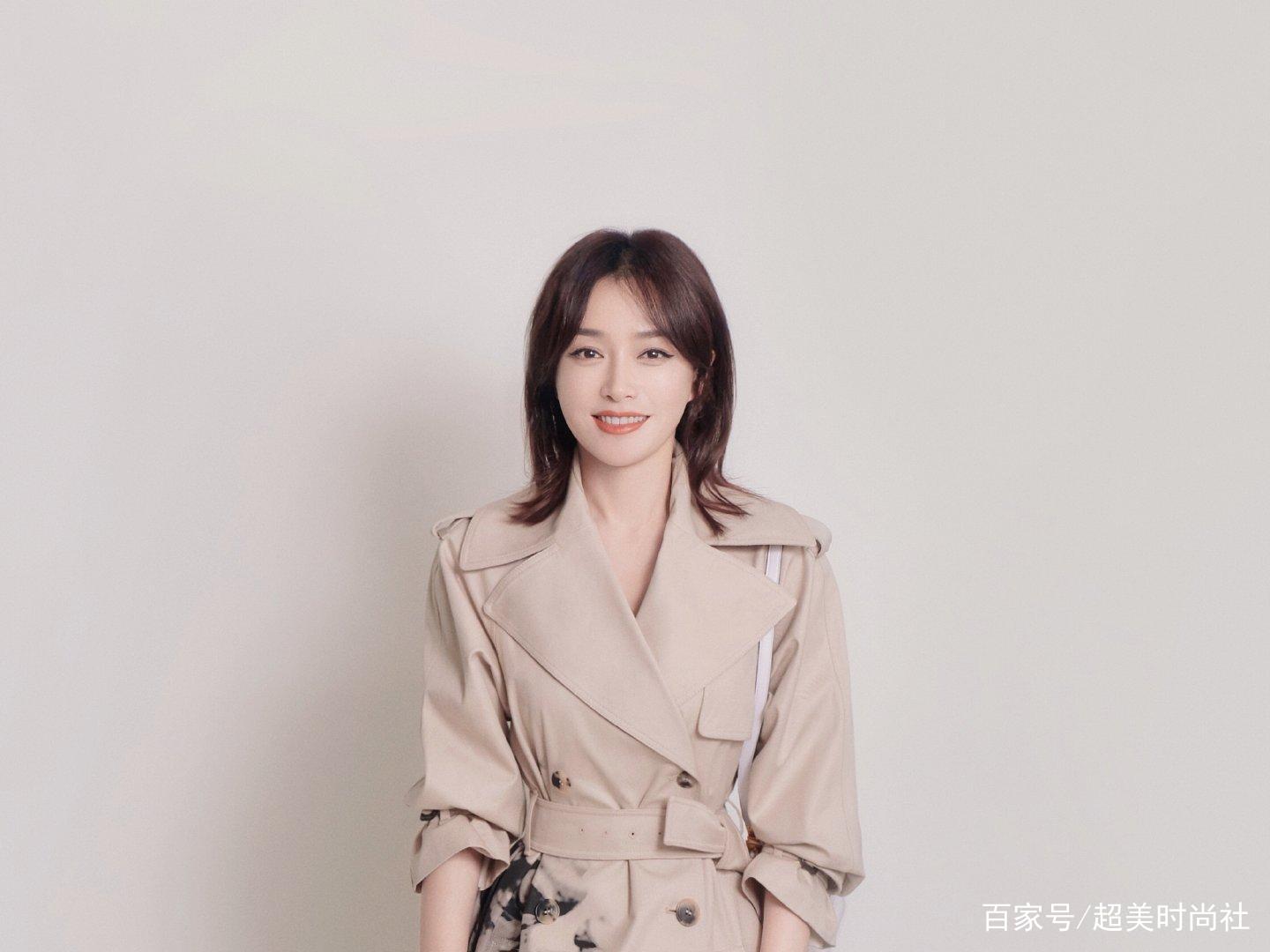 风衣|风衣和铆钉鞋竟然这么搭？秦岚中国风配摩登范，时尚人设不到