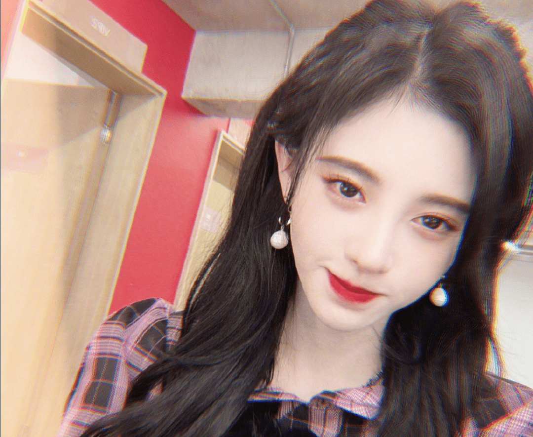 鞠婧祎|鞠婧祎硬凹豪门公主风，但她真的hold不住啊！