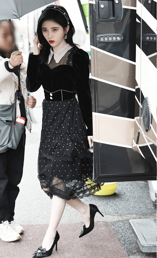 鞠婧祎|鞠婧祎硬凹豪门公主风，但她真的hold不住啊！