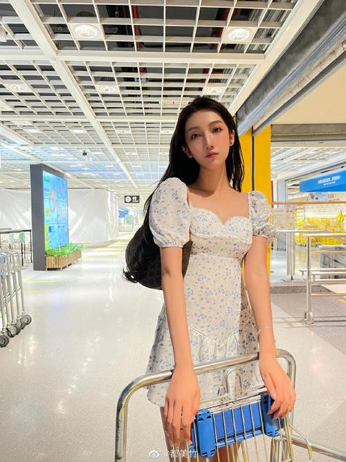 酷风|都美竹时髦穿搭，难怪吴亦凡会败在她裙下！