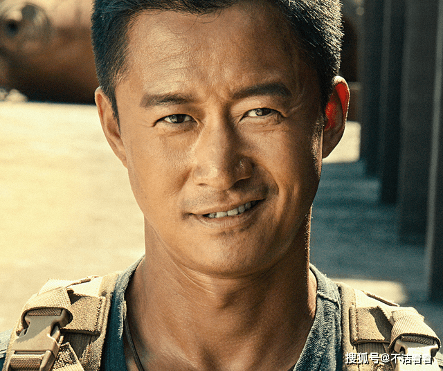 滑铁卢|上映6天票房不到千万，硬核大片滑铁卢，男主相比吴京差远了