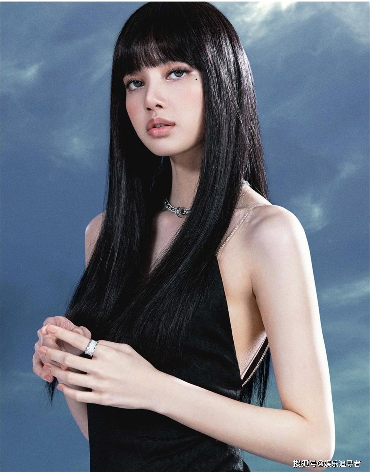 BLACKPINK Lisa�ͳ����Ź�ͬ��ϯ������ʱ��չ,�������ǹ�ע!