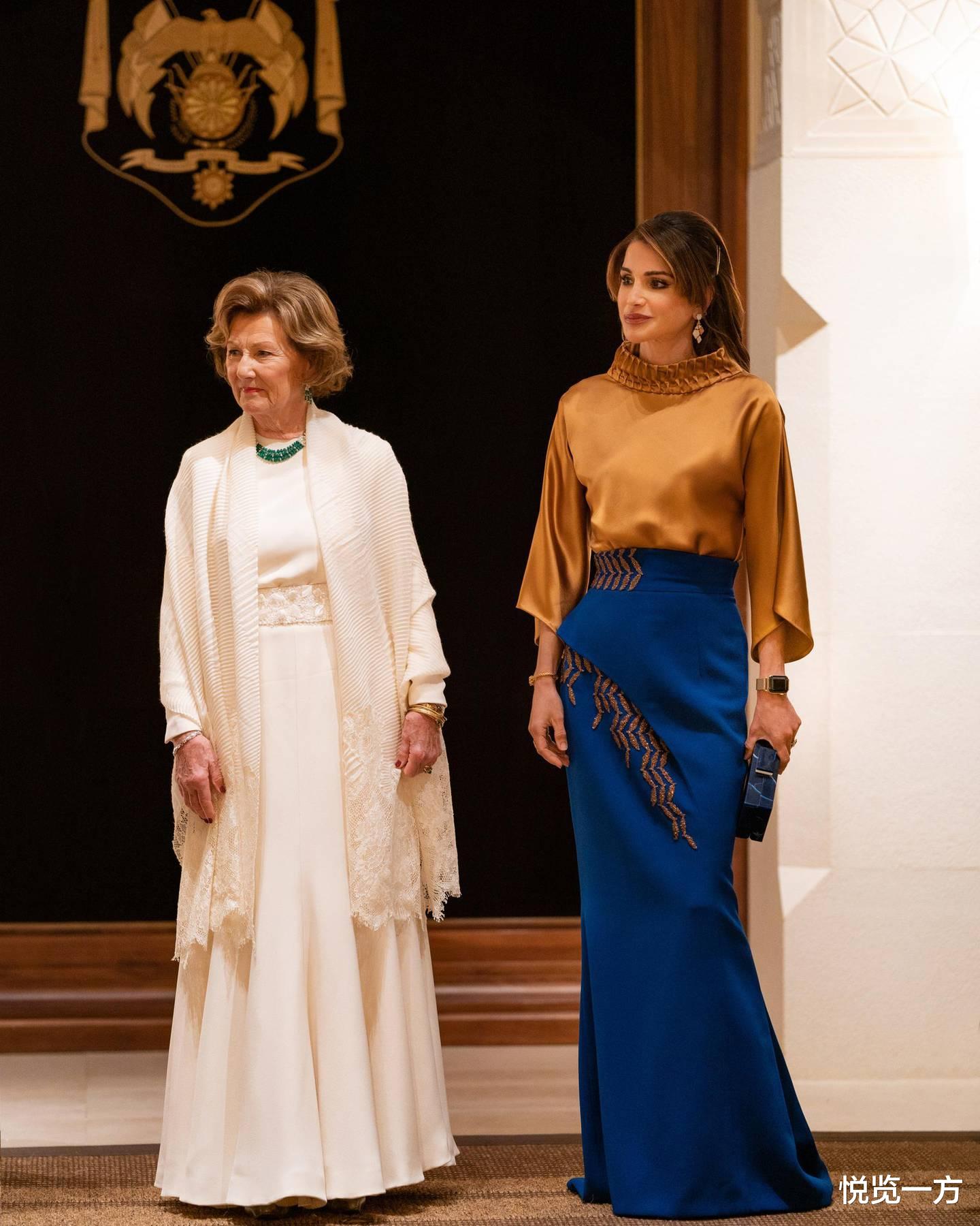 设计|约旦王后拉尼娅红装亮相 典雅大气 参与会面的时尚造型令人赞叹