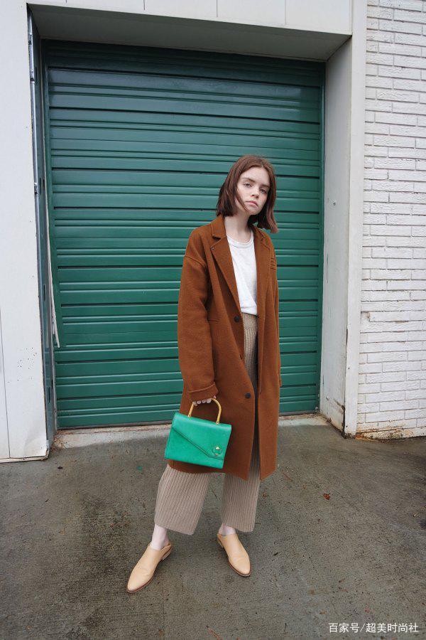 下半身|鬼马网红双胞胎坐拥50万粉丝，靠厌世颜脸走红，还是时装周常客