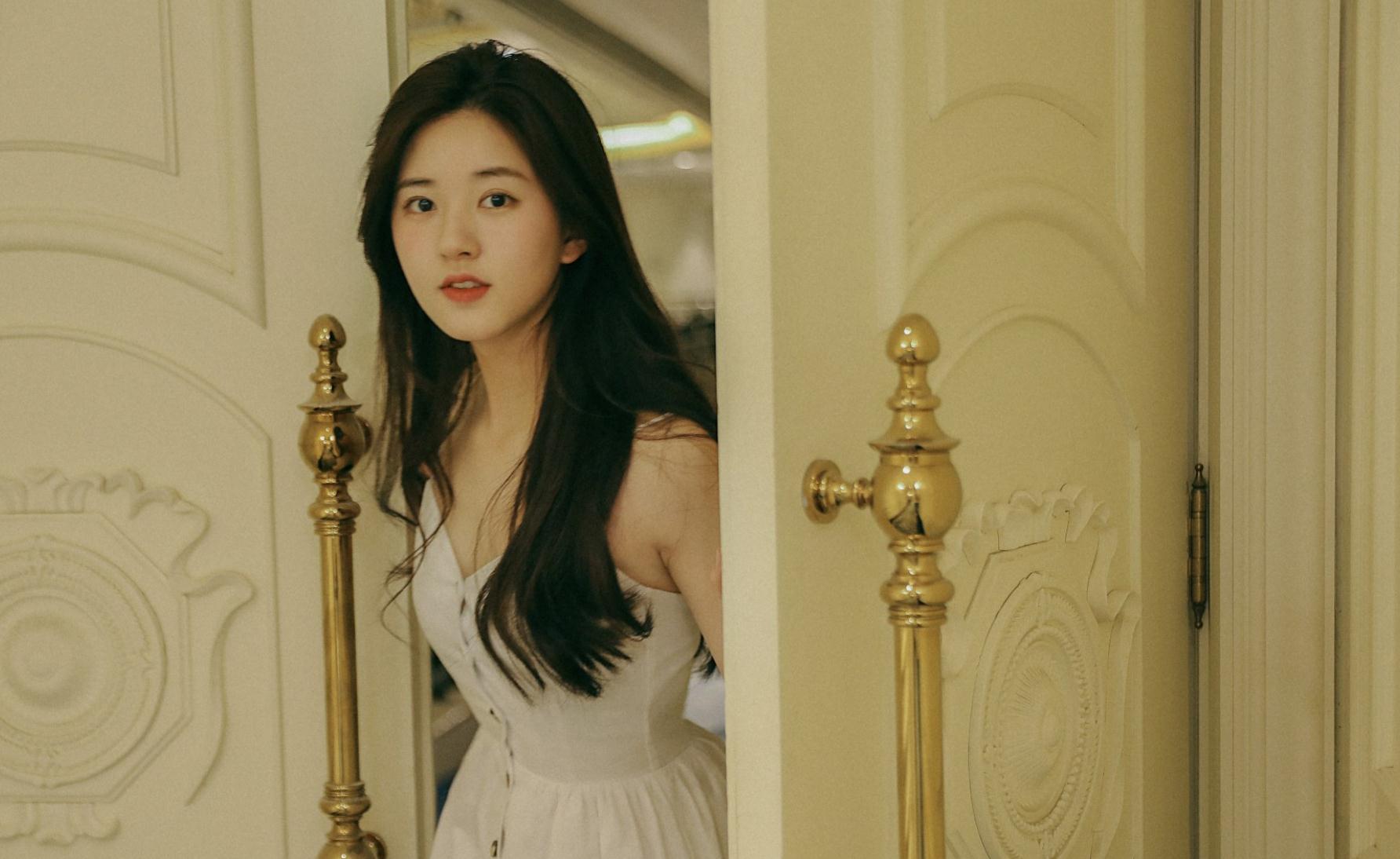 演技|赵露思新剧《胡同》杀青照流出,无美颜滤镜,这颜值是认真的吗?