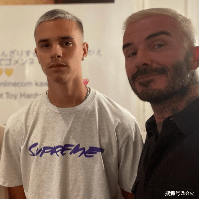 父子|贝克汉姆晒自拍秀发型！一脸大胡子衰老明显，父子头顶五颜六色