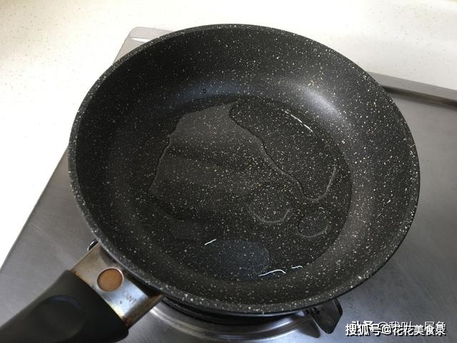 做法|最近孩子迷上了这早餐，焦香脆嫩，煎一煎十分钟就上桌，懒人必备