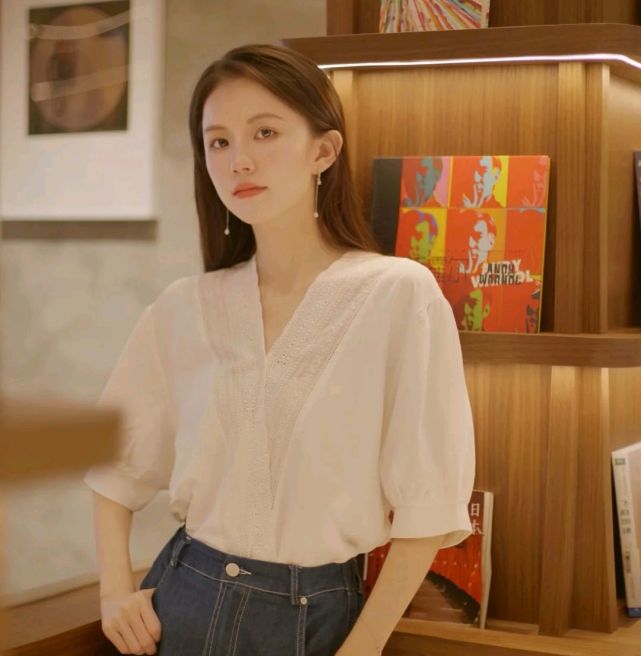 服装|女生可以尝试不同的穿搭风格，呈现不一样的气质，遇见更美的自己