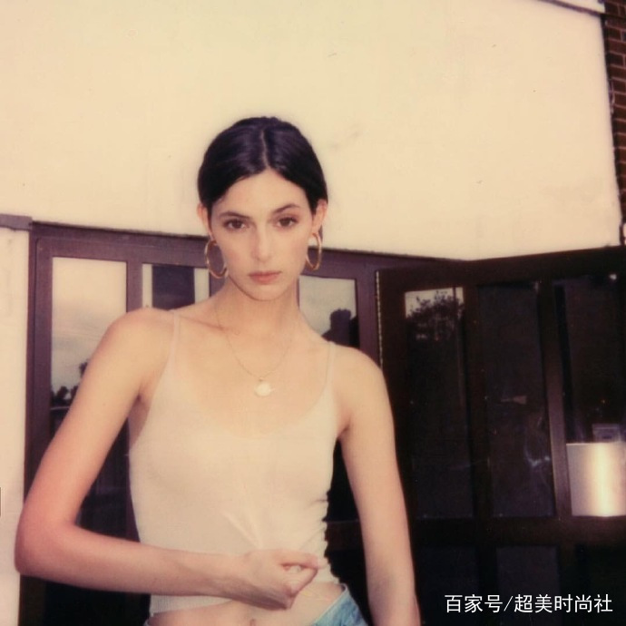 美貌|继IG后维密再现腹肌女神，美貌在线却被指是靠闺蜜上秀的关系户？