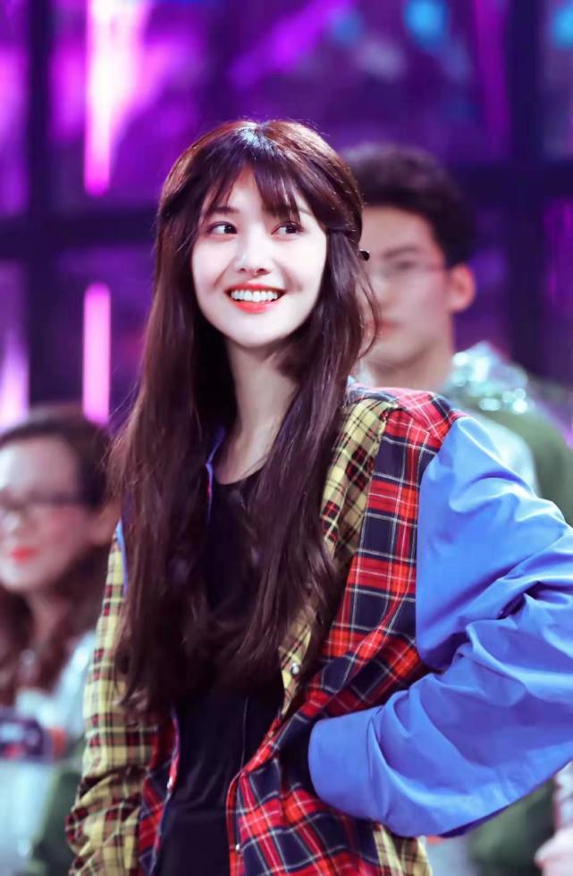 郑爽自爆 在美国生活清贫 各种生活用品节俭万分 网友 怀念一千块的水嘛 娱乐 华夏世纪新闻