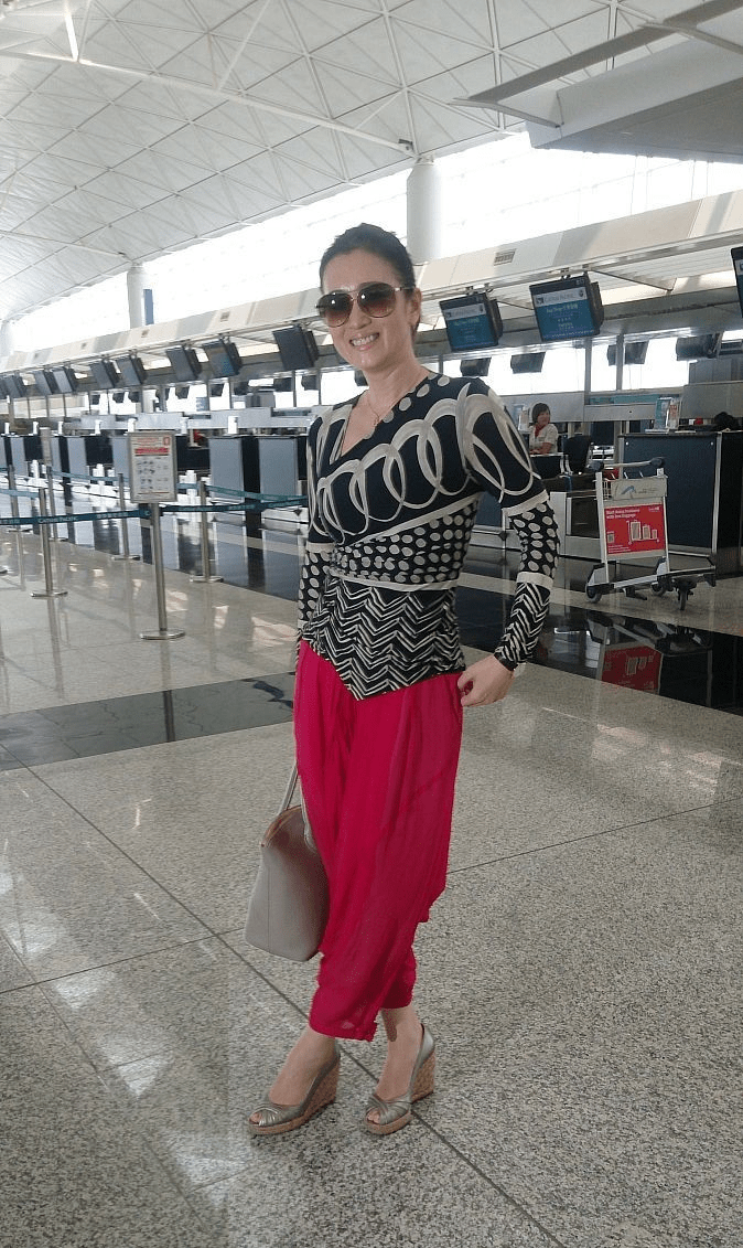 下装|年轻时的巩俐才叫“清秀”，蓝色连衣裙配白衬衫，放在现在也时髦