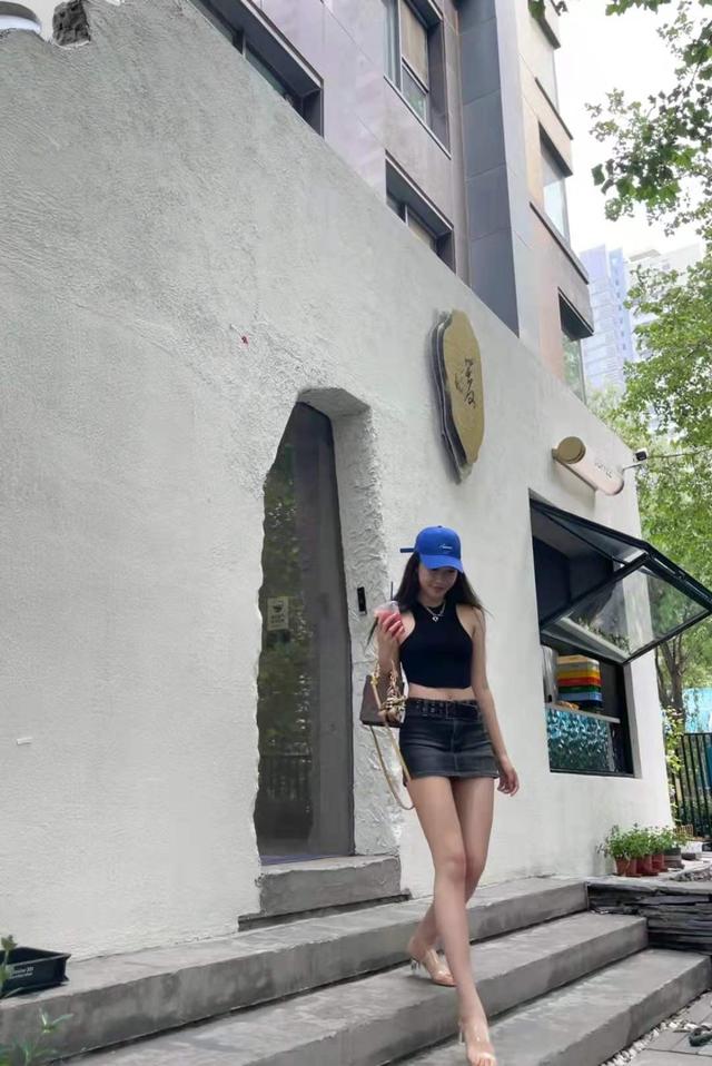 魅力|都美竹穿碎花裙又纯又欲，吴亦凡都抵挡不了啊！