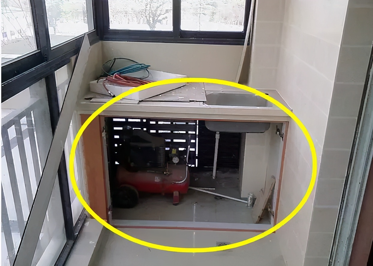 头一次见空调外机安装在阳台,效果不错,发朋友圈被赞爆了!