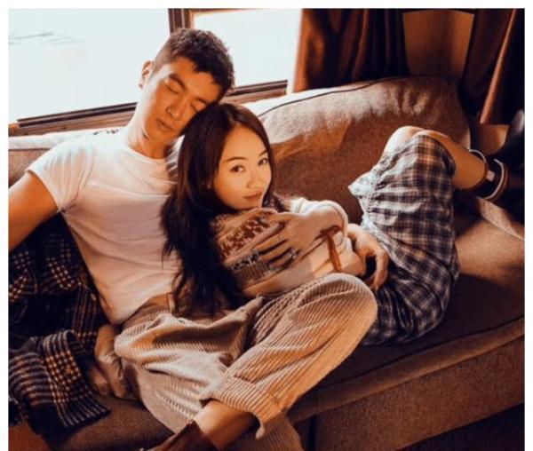 带着|继郑爽后，又一女星疑代孕生娃，多次被拍不承认，如今评论区沦陷