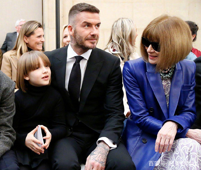 Beckham|全家助阵贝嫂大秀！大儿子携女友现身，小七的波波头你给几分？
