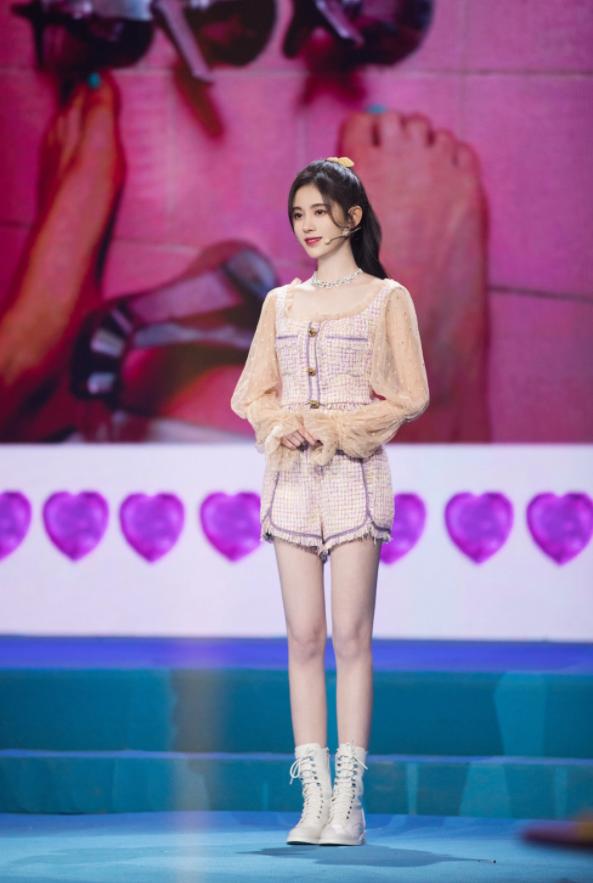 黑色|鞠婧祎挑战儿童背心,没修图下的真实腰围,终于信她只有76斤了!