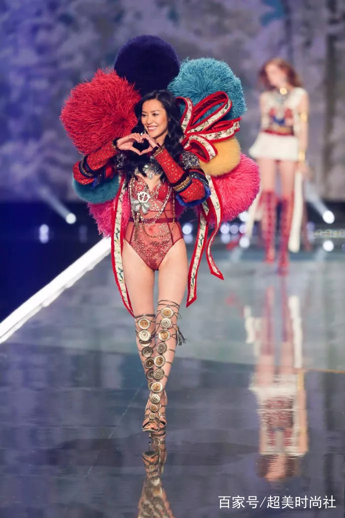 复试|维密复试模特实力演绎小蛮腰，波兰麻豆神秘大片太帅了｜今日美图