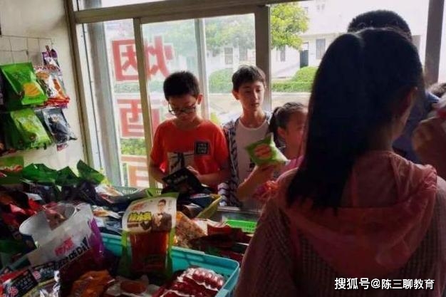 时代|教育部最新规定,中小学不得设置小卖部,学生的快乐要消失了