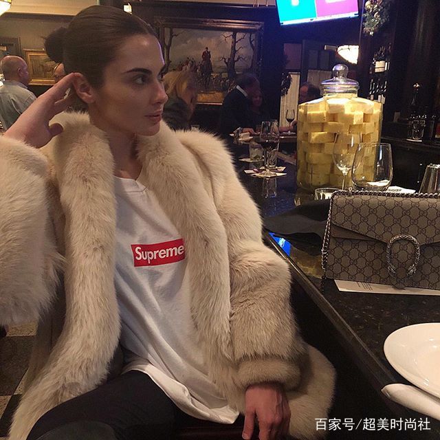 女神|时尚icon、Supreme钦点女神,她们红透了半边天你居然还不知道?