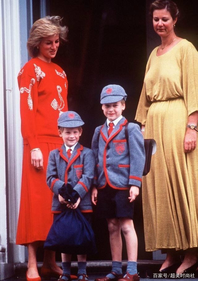 燕尾服|王室成员穿什么校服？威廉王子穿燕尾服，摩洛哥萌娃的校服太简陋