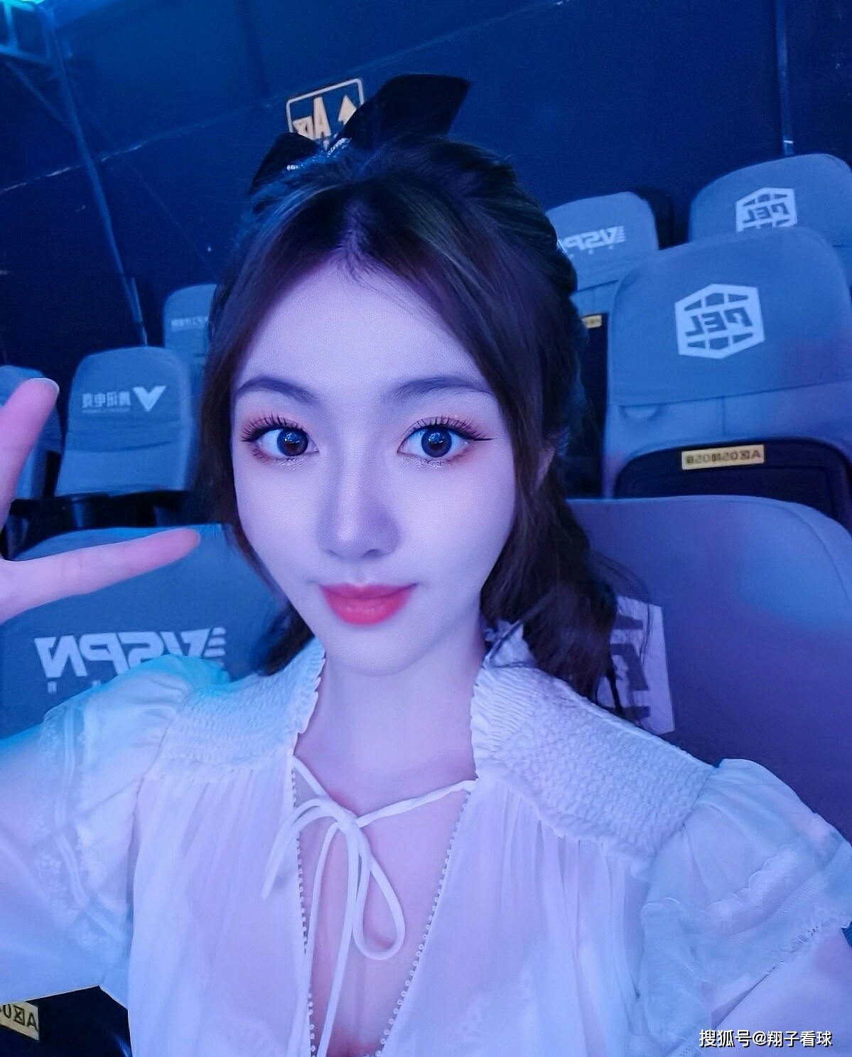 新晋主播美琪晒照,时尚套装仙气飘飘彰显好身材,是新女神无疑了_美女