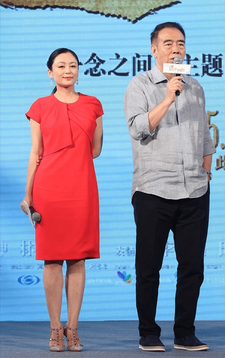 设计|陈红的“瓷瓶身材”曲线明显，看不出只有166cm，身材好真不显老