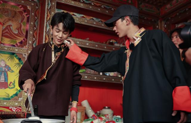 因为|丁真带《中餐厅》收入回家乡，发文感谢嘉宾的照顾，只字未提龚俊