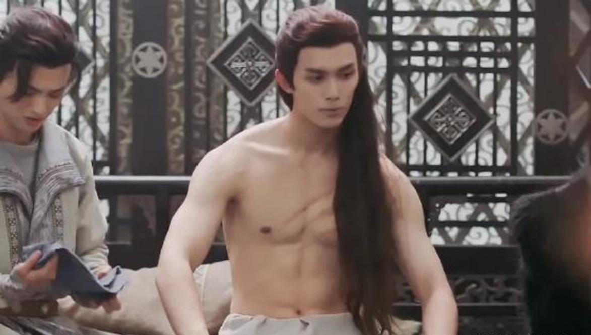 屈楚萧|《长歌行》吴磊热巴搭档cp感爆棚，服化道却惹争议？