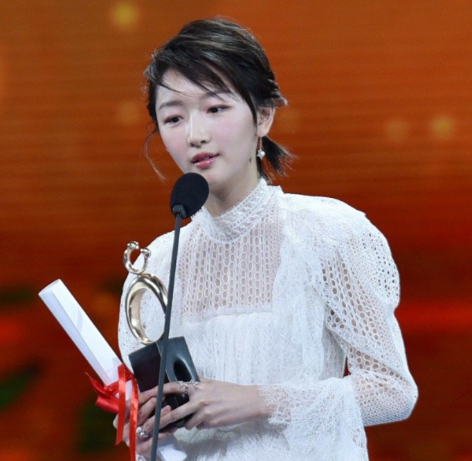 时尚|没文化，没情商，一句话让刘雯掩面无语，董又霖凭什么当评委？！