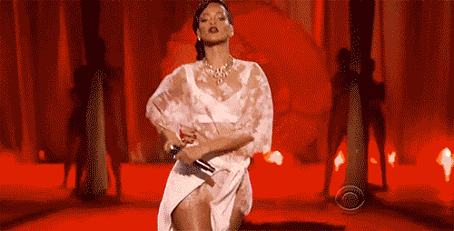 Rihanna|日婆蕾哈娜skr人才，把机车搬上秀场还不过瘾现成“内衣贩子”？
