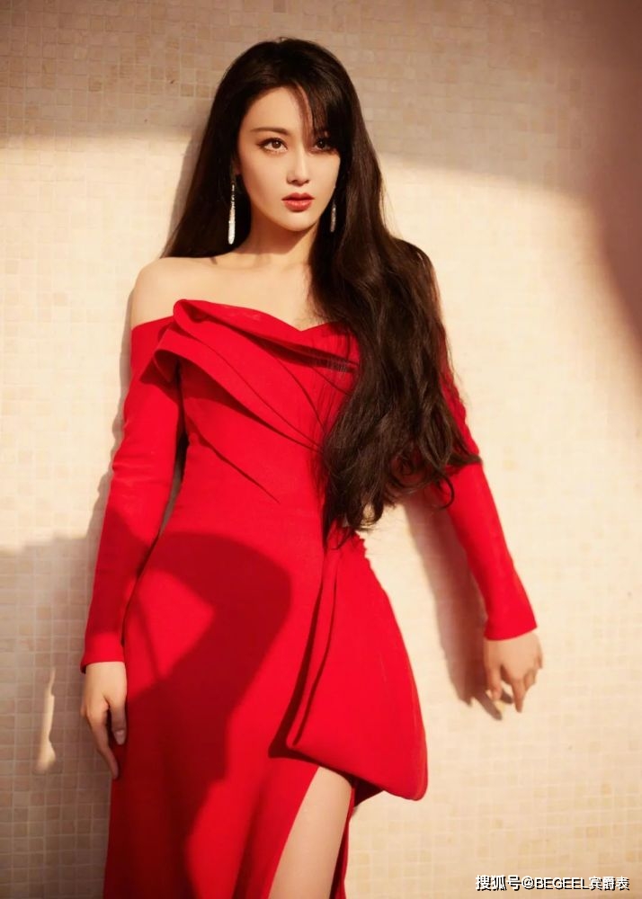 场合|女人过了30岁,不要乱穿衣服,这样穿更优雅大方