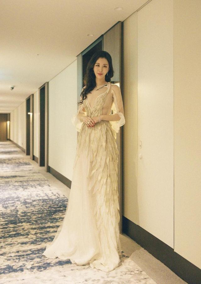 田朴珺|田朴珺才是“商圈”女神,穿礼服亮相,由内而外散发出高雅气质