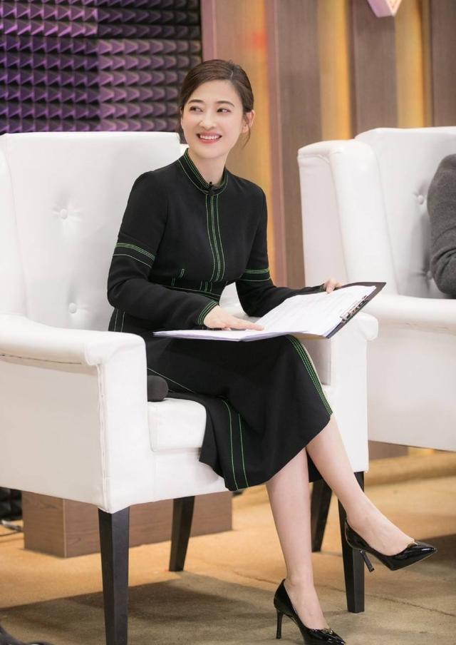 黑色|梅婷扮嫩失败，剪“狗啃刘海”真显老，终于相信她44岁了