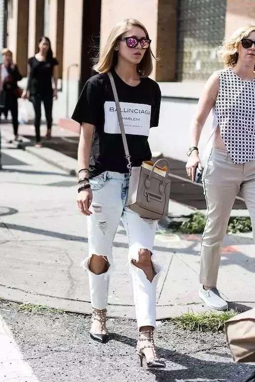 黑色|腿粗的女生别乱穿,显瘦“破洞裤”帮你试好了,照着穿准没错