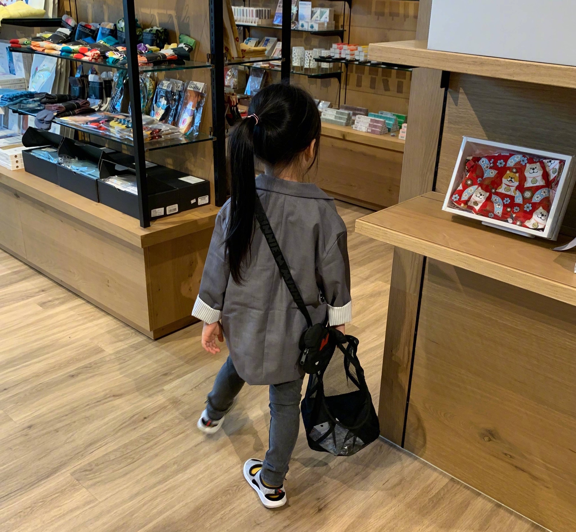 眼光|伊能静眼光真棒，把4岁米粒打扮得像穿搭博主，每一套都值得借鉴