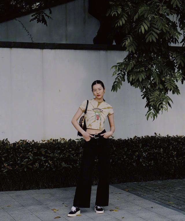 整体|穿阔腿裤时，建议少搭这3种鞋子，显腿短！多穿这3种，舒适百搭